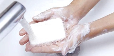 Hände waschen schützt vor einer Bronchitis-Ansteckung