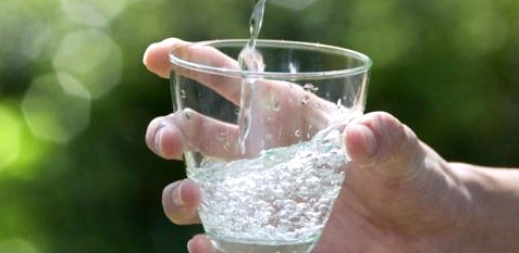 Wasser hilft gegen Schluckauf