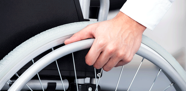 Bei Lähmung der Beine – sind Betroffene auf einen Rollstuhl angewiesen
