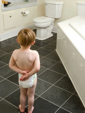 Junge hat Angst vor Toilette - Toilettenverweigerungssyndrom