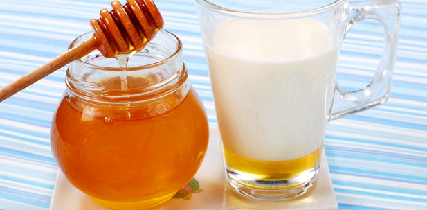 Heiße Milch mit Honig hilft bei Heiserkeit