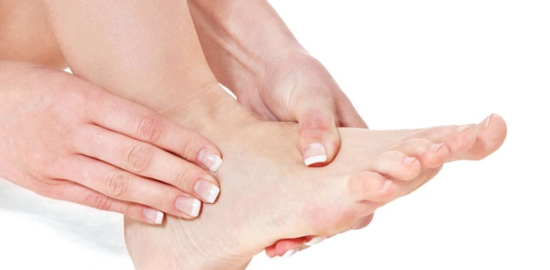 Wenn kalte Füße schmerzen oder kribbeln, sollten Sie Ihren Arzt aufsuchen 